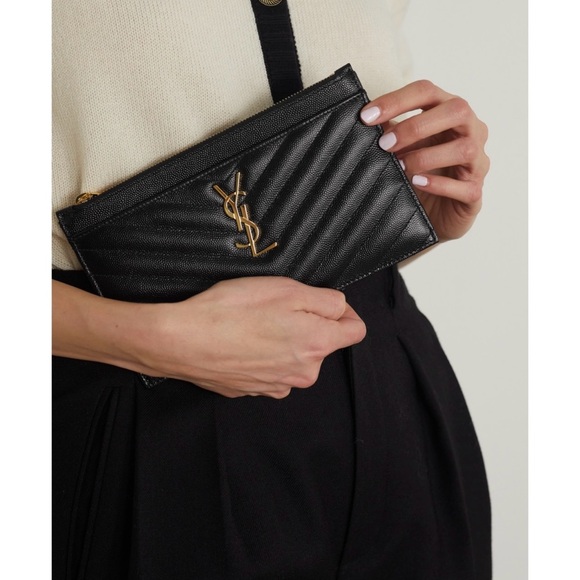 SAINT LAURENT monogramme quilted texture, leather pouch. - Picture 3 of 4